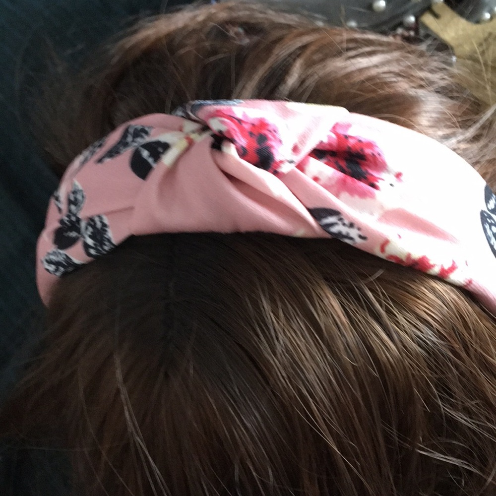 New Natasha Blush Floral Twist Headband